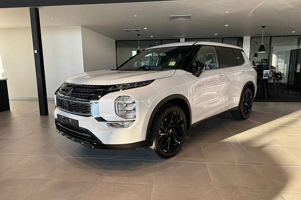2025 Mitsubishi Outlander Black Edition ZM