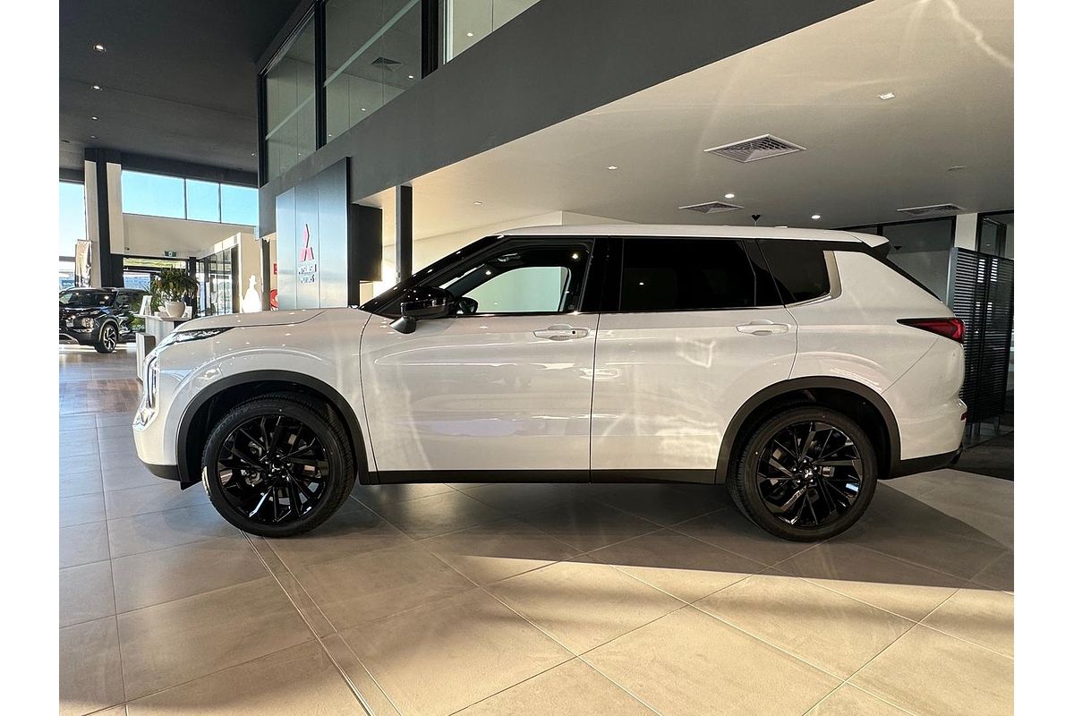 2025 Mitsubishi Outlander Black Edition ZM