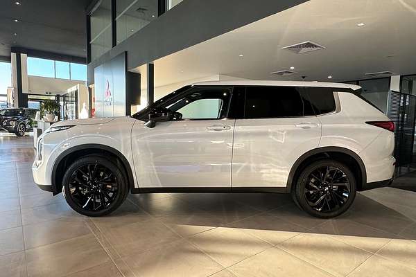 2025 Mitsubishi Outlander Black Edition ZM