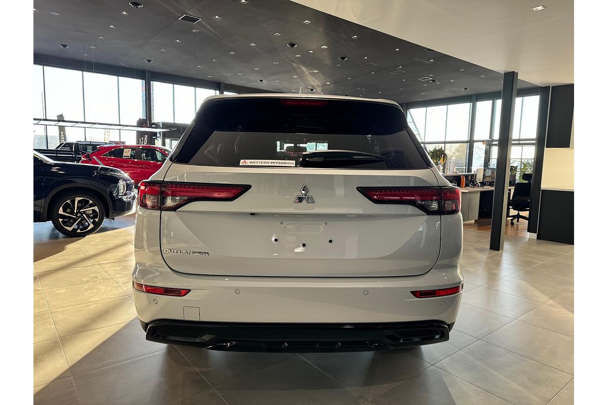 2025 Mitsubishi Outlander Black Edition ZM