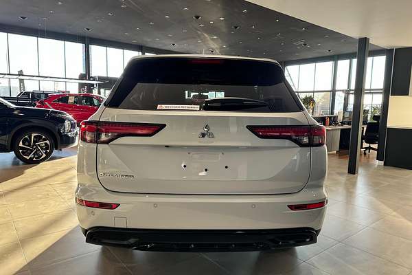 2025 Mitsubishi Outlander Black Edition ZM