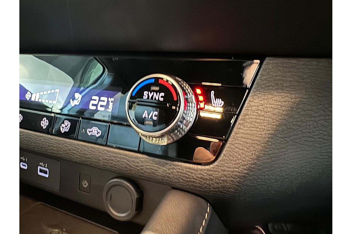 2025 Mitsubishi Outlander Black Edition ZM