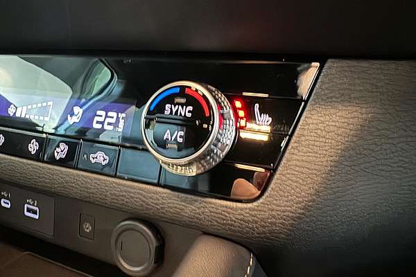 2025 Mitsubishi Outlander Black Edition ZM