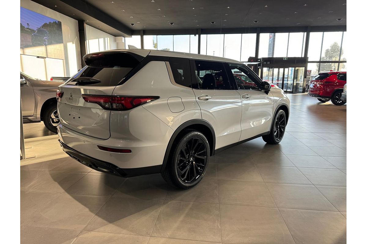2025 Mitsubishi Outlander Black Edition ZM