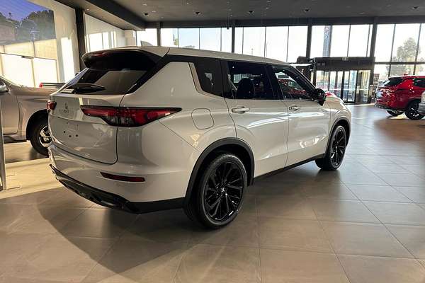 2025 Mitsubishi Outlander Black Edition ZM