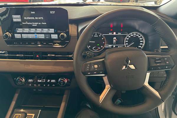 2025 Mitsubishi Outlander Black Edition ZM