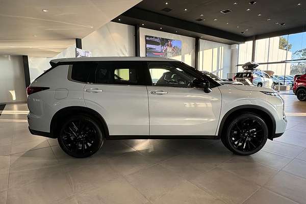 2025 Mitsubishi Outlander Black Edition ZM