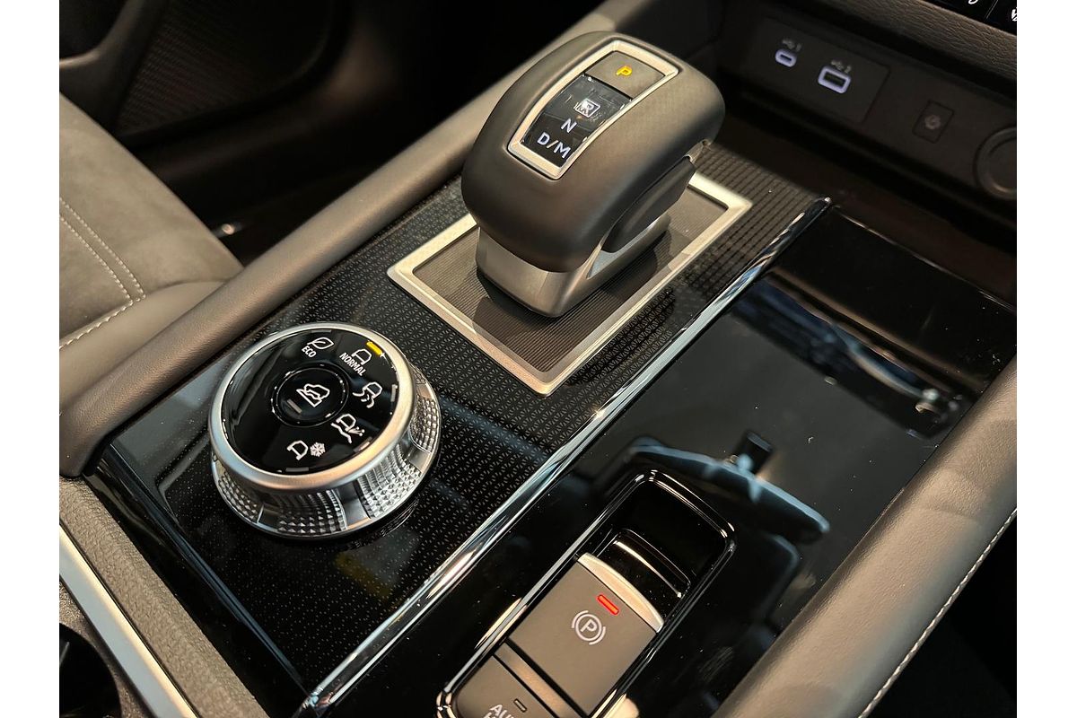 2025 Mitsubishi Outlander Black Edition ZM