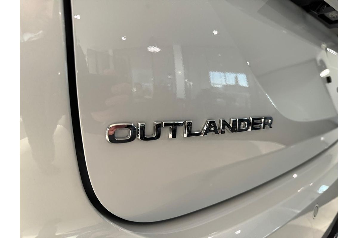 2025 Mitsubishi Outlander Black Edition ZM