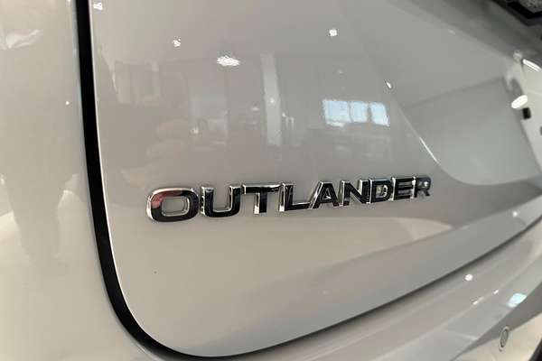 2025 Mitsubishi Outlander Black Edition ZM