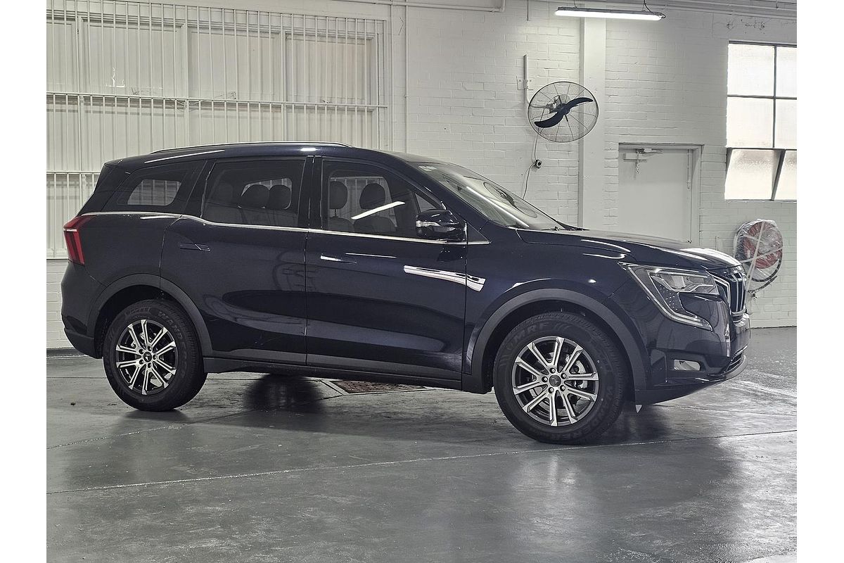 2024 Mahindra XUV700 AX7L