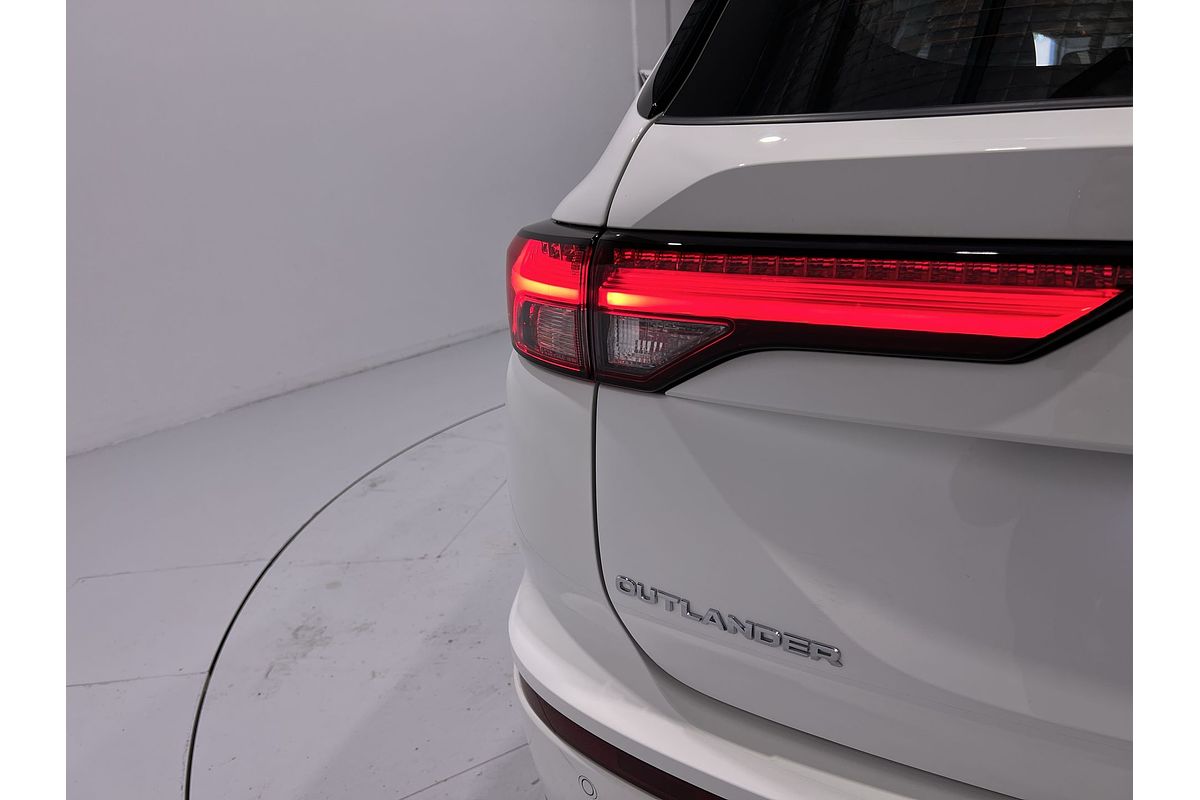 2023 Mitsubishi Outlander ES ZM