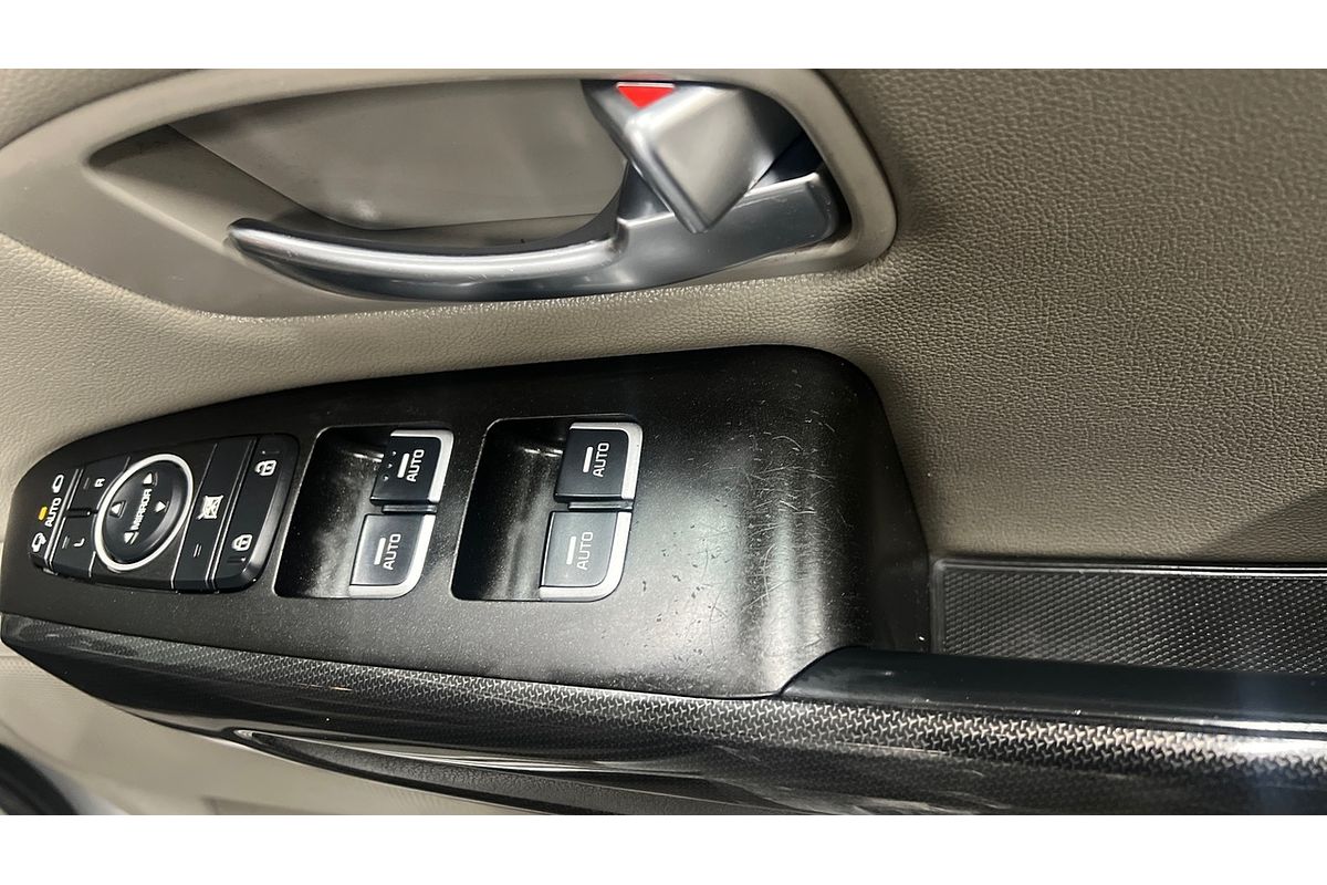 2015 Kia Carnival Si YP