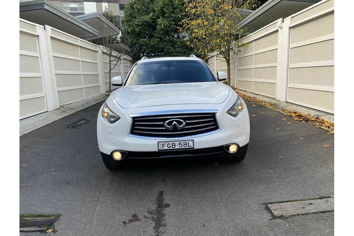 2014 INFINITI QX70 S Premium S51