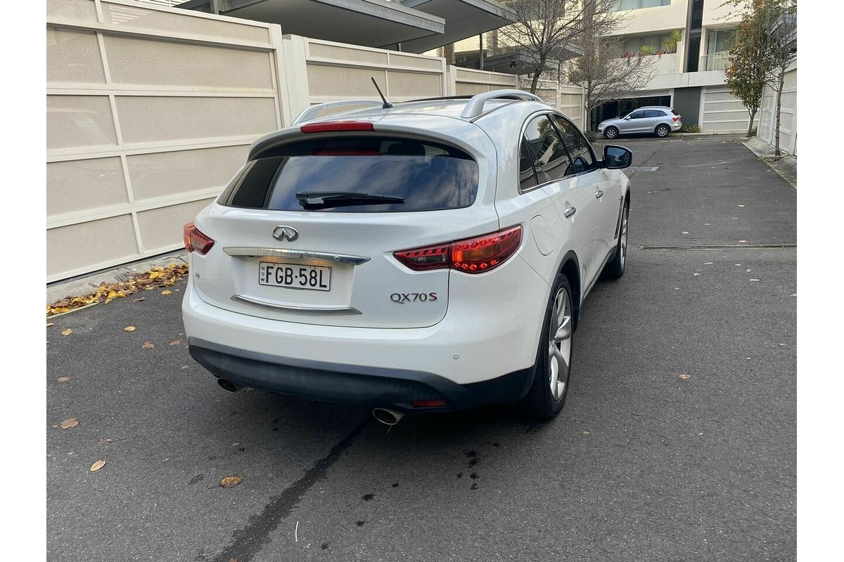 2014 INFINITI QX70 S Premium S51