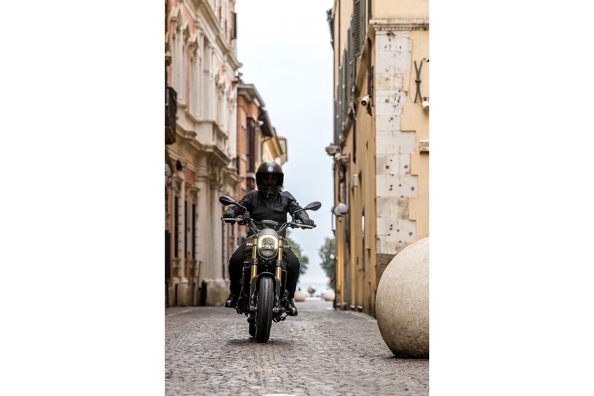 2024 Benelli Leoncino 800