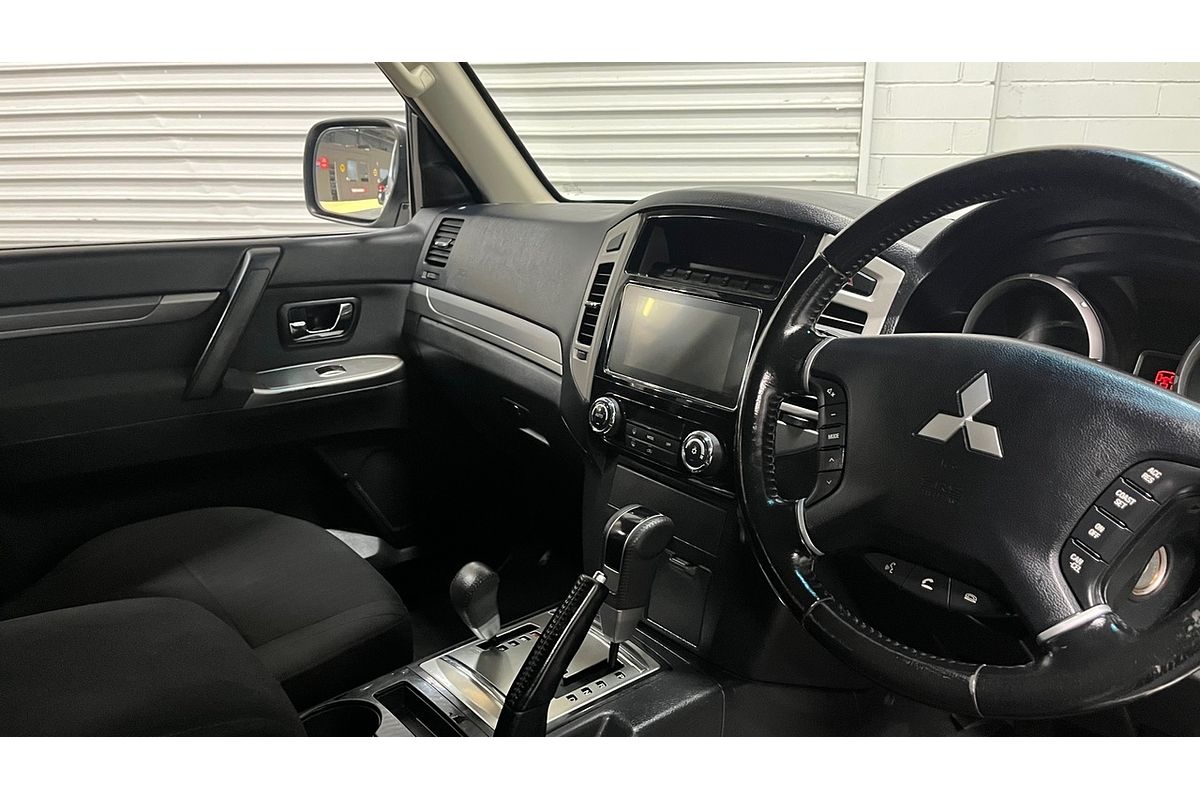 2016 Mitsubishi Pajero GLX NX