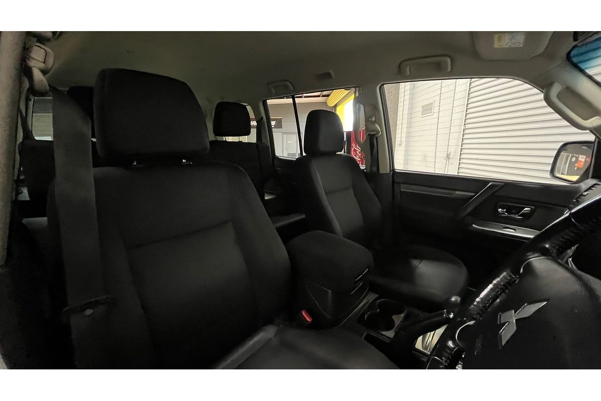 2016 Mitsubishi Pajero GLX NX