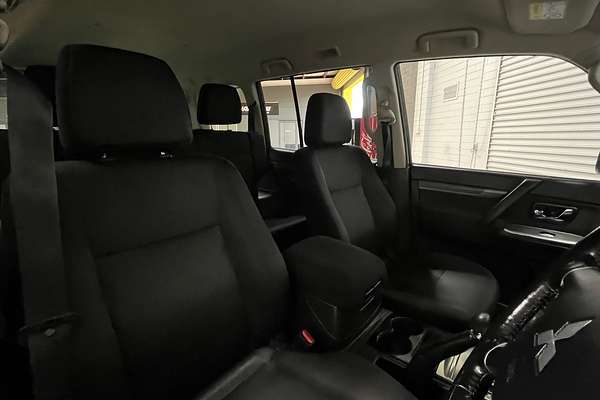 2016 Mitsubishi Pajero GLX NX