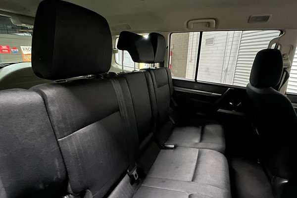 2016 Mitsubishi Pajero GLX NX