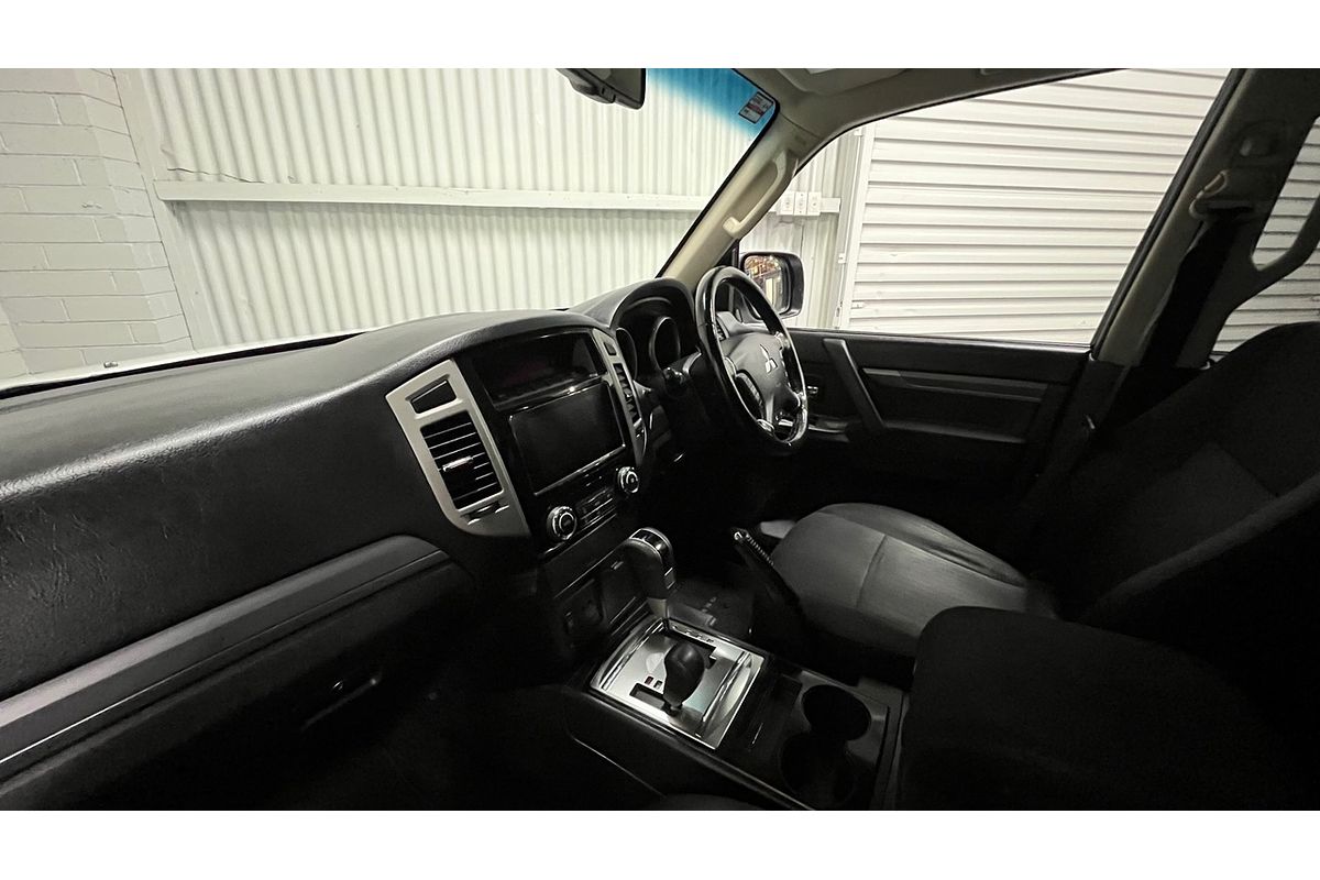 2016 Mitsubishi Pajero GLX NX