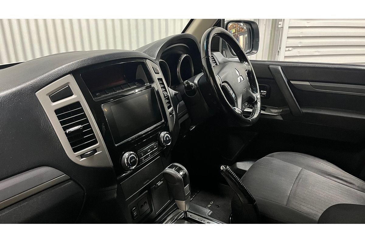 2016 Mitsubishi Pajero GLX NX