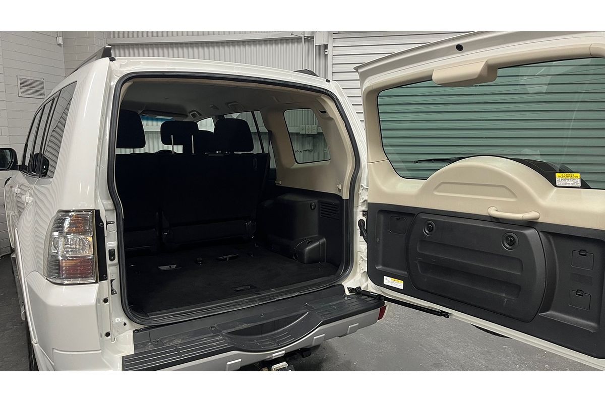 2016 Mitsubishi Pajero GLX NX