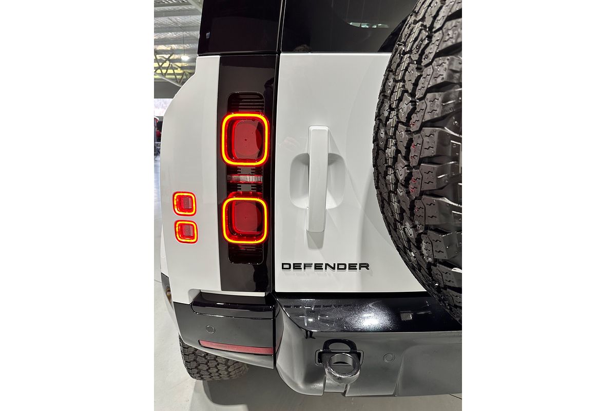2024 Land Rover Defender 110 P400e X-Dynamic SE L663