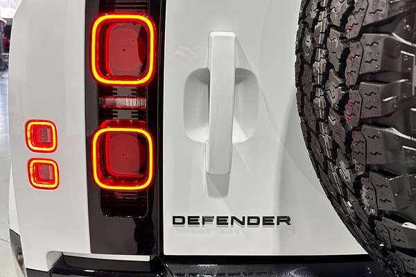 2024 Land Rover Defender 110 P400e X-Dynamic SE L663