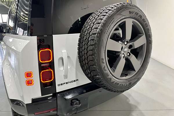 2024 Land Rover Defender 110 P400e X-Dynamic SE L663