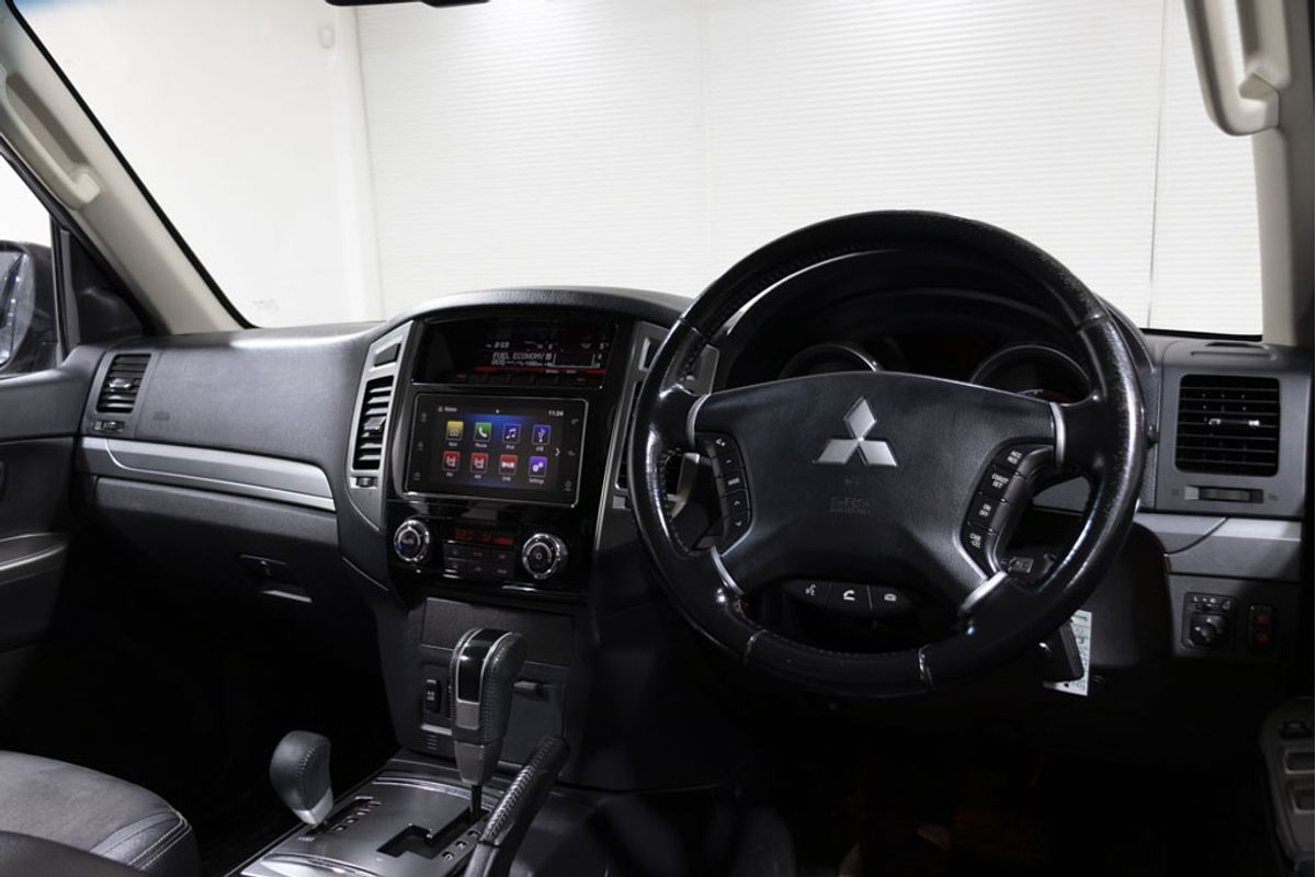 2015 Mitsubishi PAJERO GLS NX