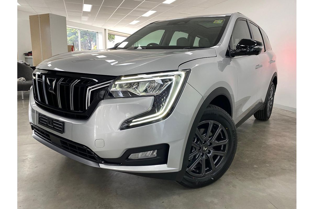 2024 Mahindra XUV700 AX7L