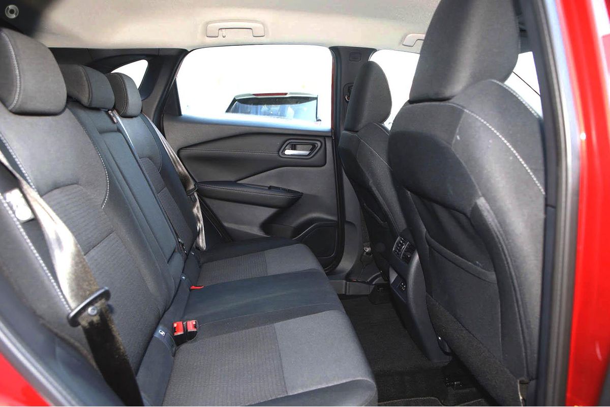 2024 Nissan QASHQAI ST+ J12