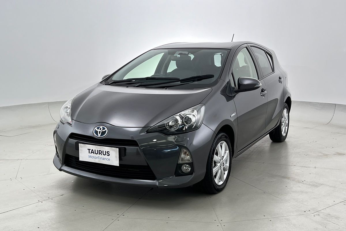 2013 Toyota Prius C i-Tech NHP10R