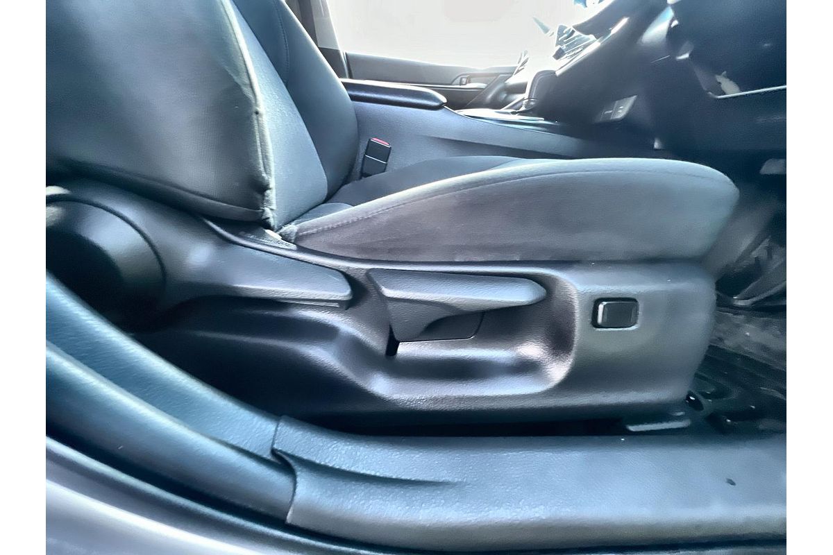 2020 Toyota Camry Ascent Sport AXVH70R