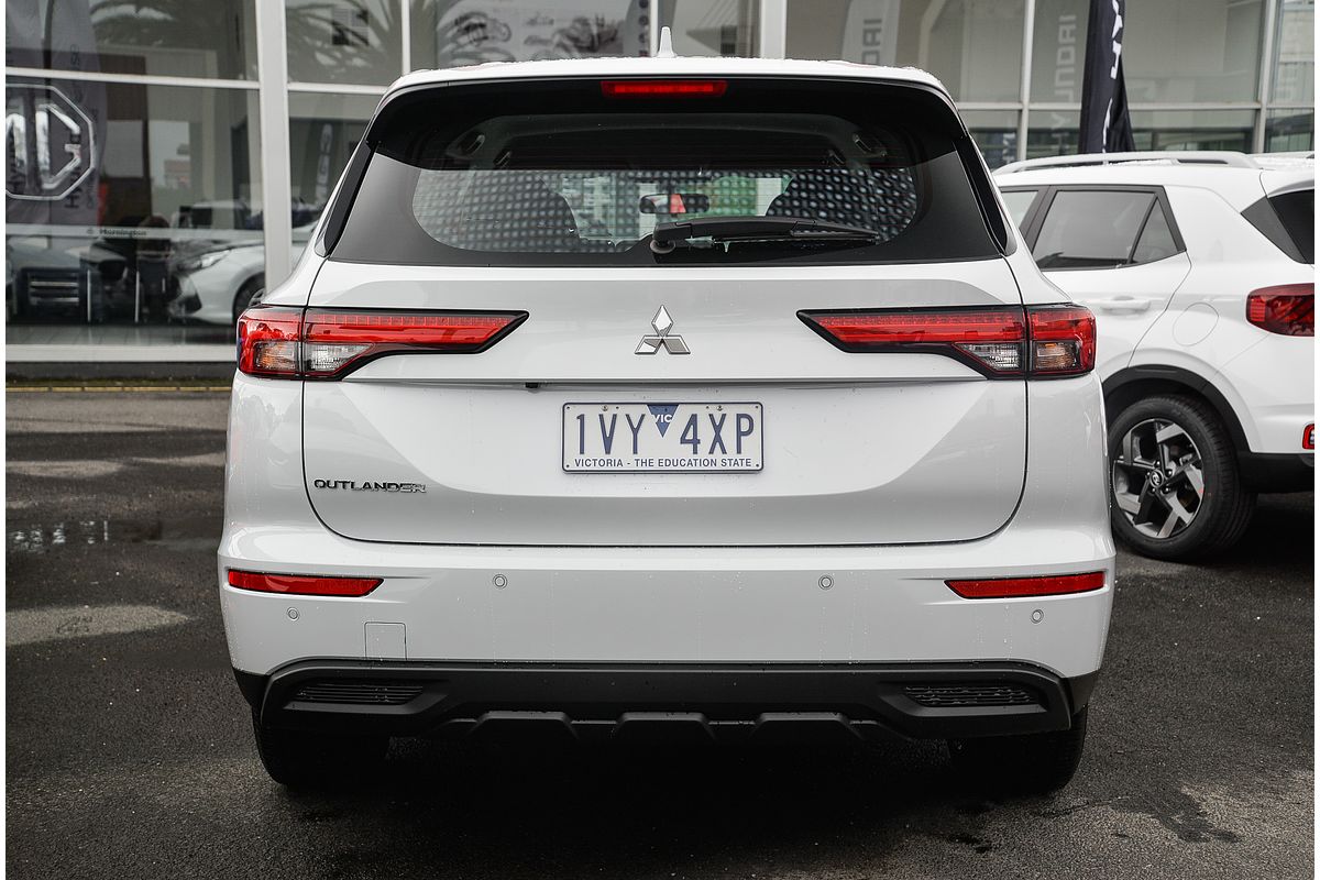 2022 Mitsubishi Outlander ES ZM