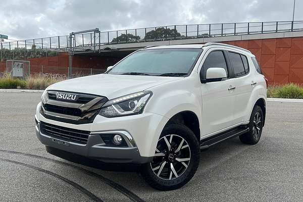 2020 Isuzu MU-X Onyx Edition