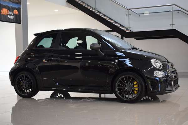 2023 Abarth 695 Competizione