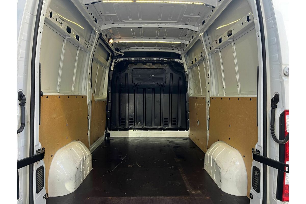 2018 Renault Master Mid Roof MWB X62