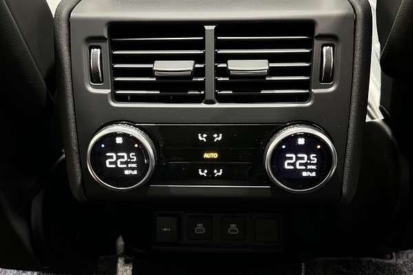 2024 Land Rover Discovery D300 Dynamic SE Series 5