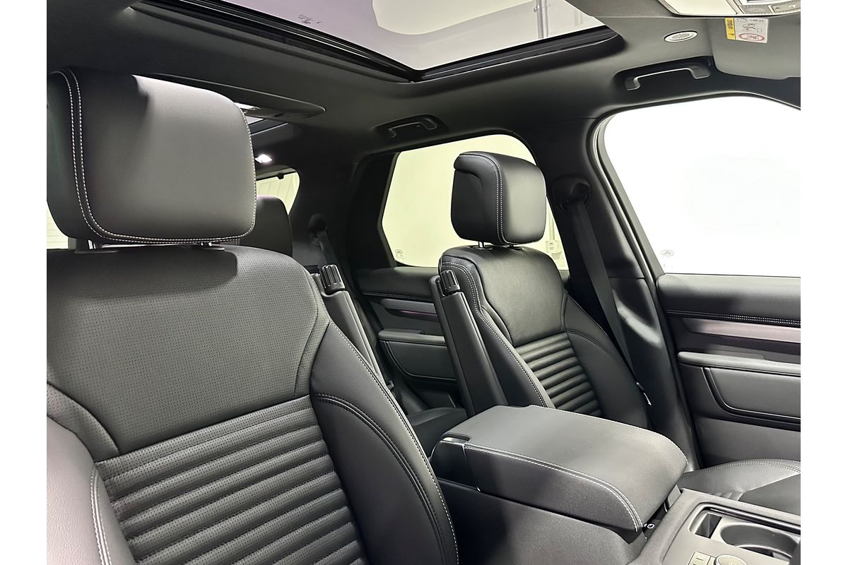 2024 Land Rover Discovery D300 Dynamic SE Series 5