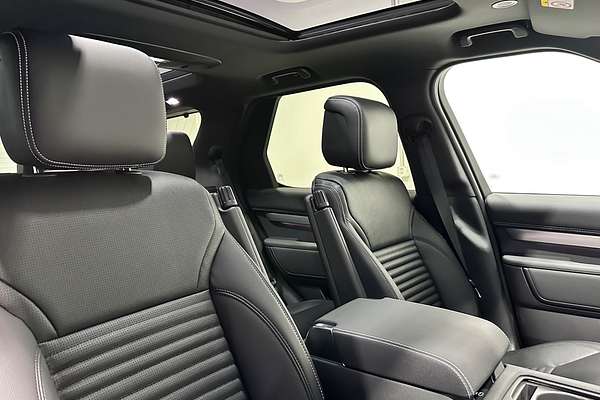 2024 Land Rover Discovery D300 Dynamic SE Series 5