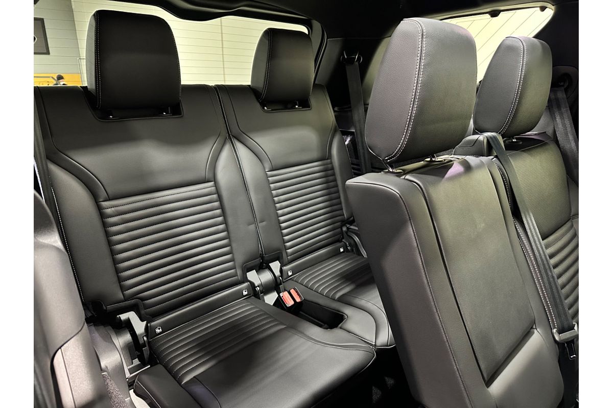 2024 Land Rover Discovery D300 Dynamic SE Series 5