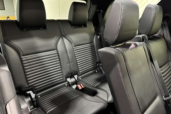 2024 Land Rover Discovery D300 Dynamic SE Series 5