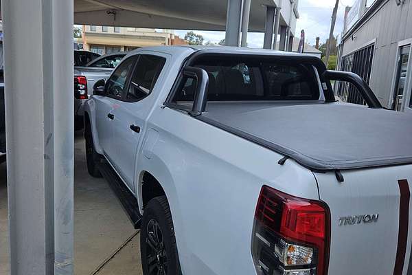 2022 Mitsubishi MR4X47 GLS MR 4X4