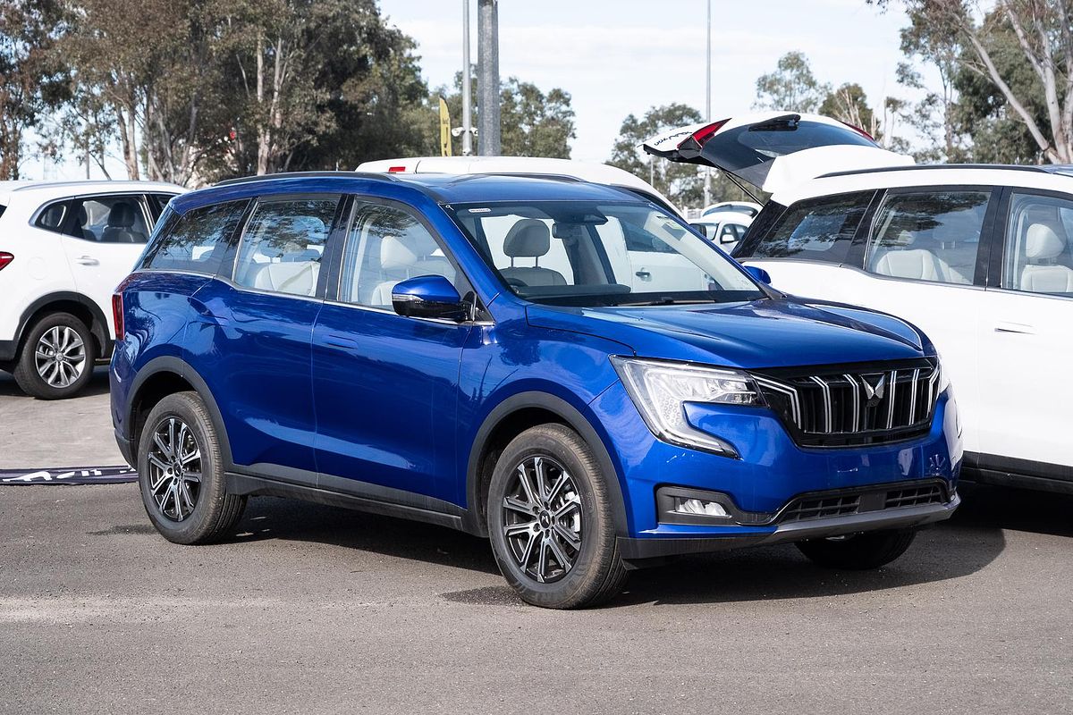 2024 Mahindra XUV700 AX7L