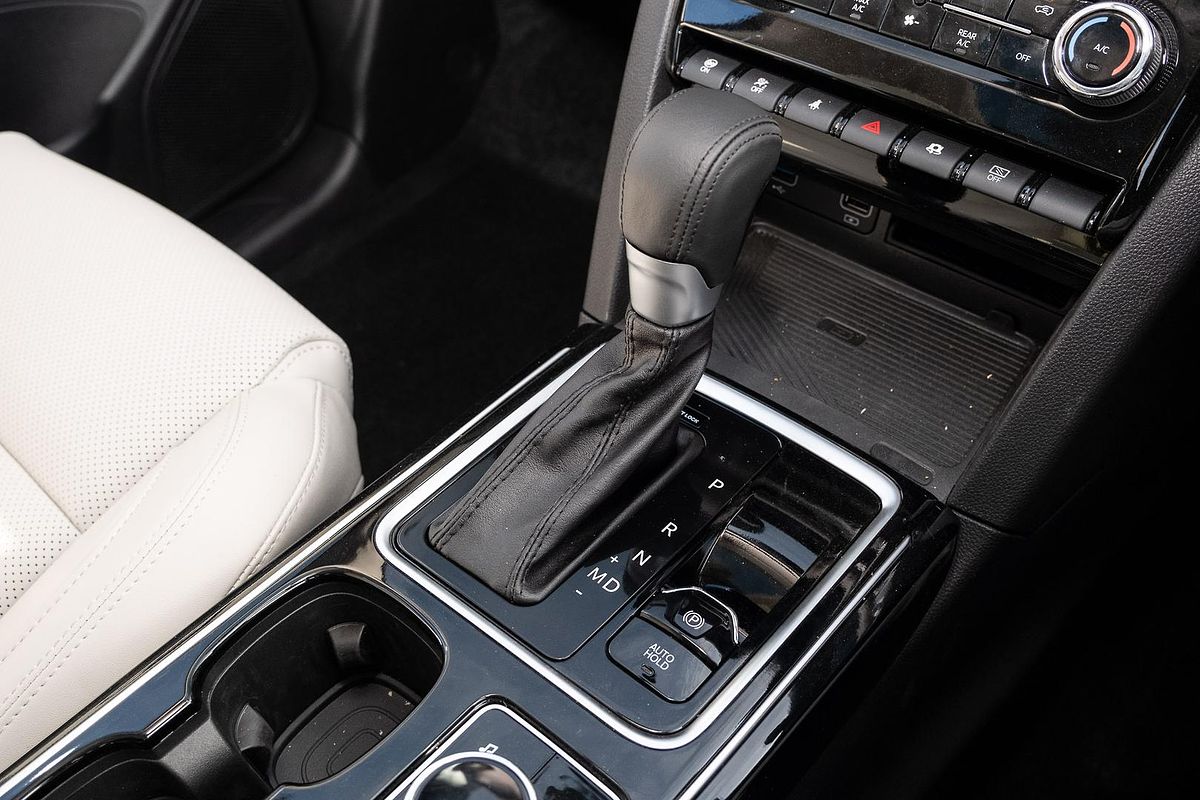 2024 Mahindra XUV700 AX7L