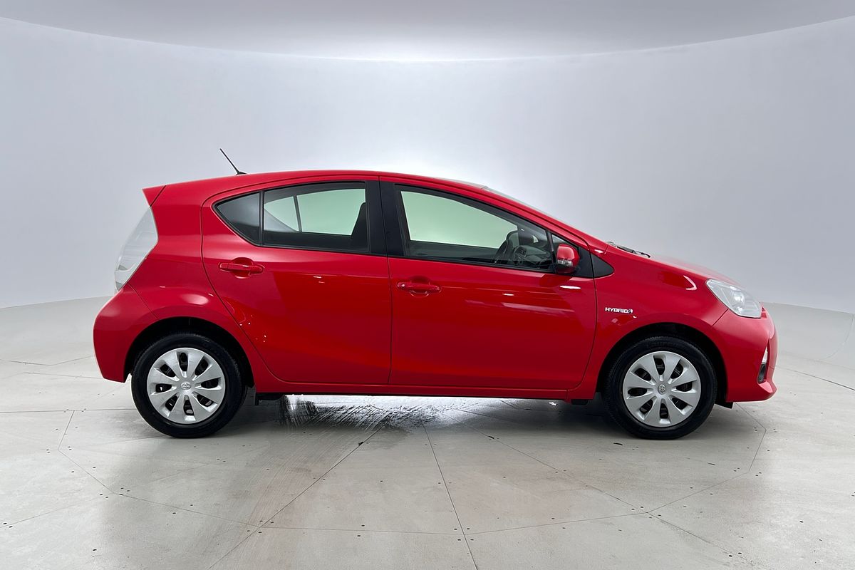 2013 Toyota Prius C NHP10R