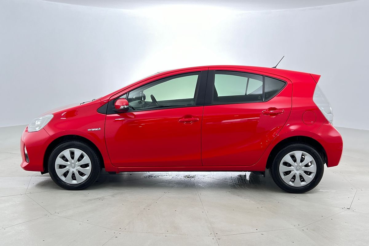 2013 Toyota Prius C NHP10R