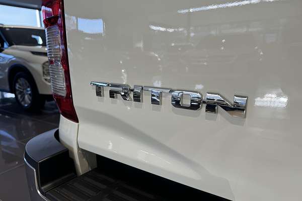 2024 Mitsubishi Triton GLX MV 4X4